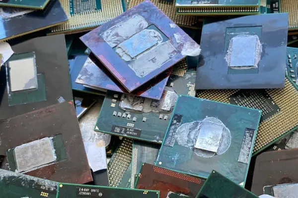 Kunststoff Prozessoren grün/braun